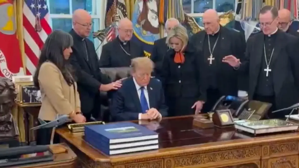 episcopii catolici isi cer scuze dupa ce au aparut imagini cu ei rugandu se pentru trump in biroul oval