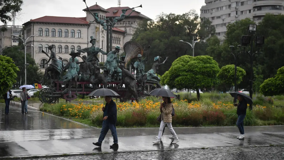 ploaie bucuresti trecatori umbrele
