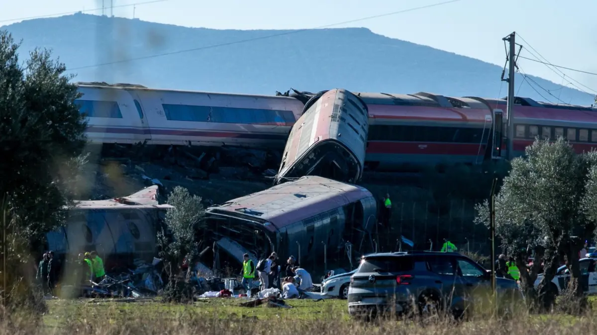 accident feroviar spania toledo doua trenuri ciocnite victime 28 octombrie 2026 vagoane cazute rapa