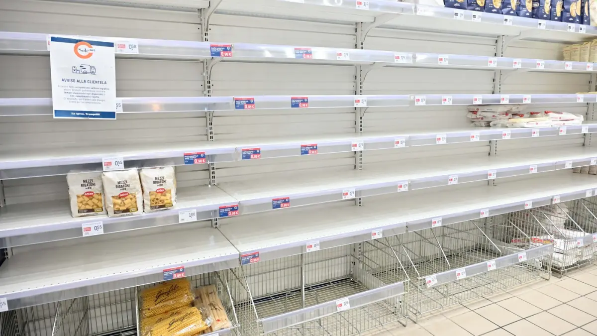 ce faci cand nu mai gasesti nimic in supermarketuri un italian a povestit cum a reactionat cand a gasit rafturile goale zile la rand