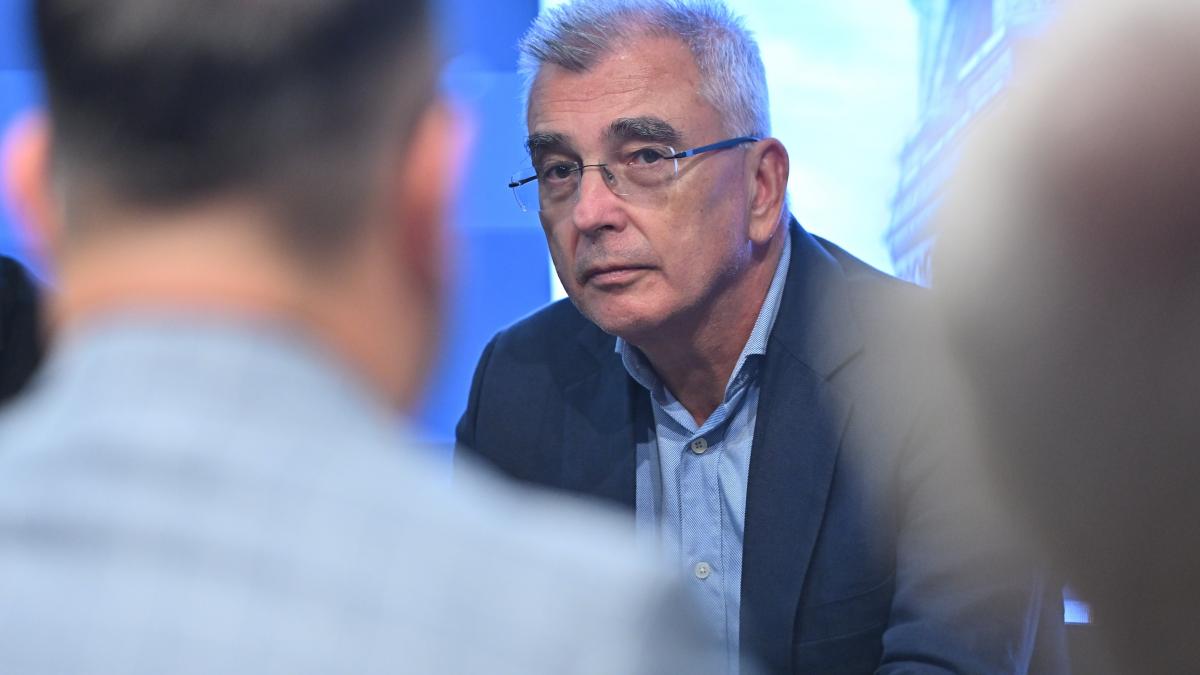 petrisor peiu anunta ca aur va depune o motiune de cenzura impotriva guvernului niculescu
