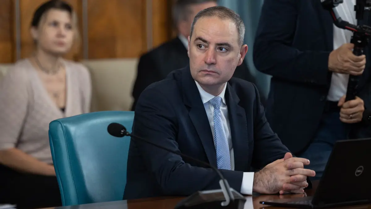 prima rectificare din 2026 ce ministere primesc bani in plus si de unde se taie deficitul creste cu 3 5 miliarde de lei