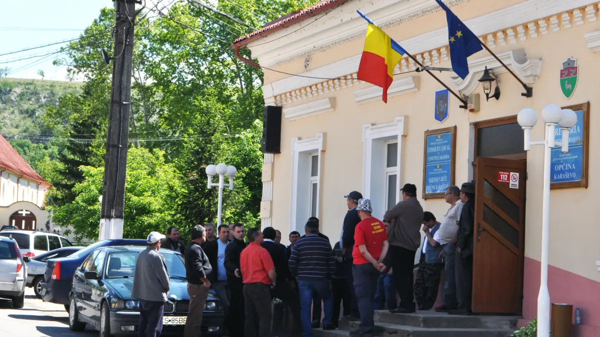 comasarea localitatilor sub 1 500 de locuitori ministrul dezvoltarii ramane un functionar intr un birou ce economie face statul