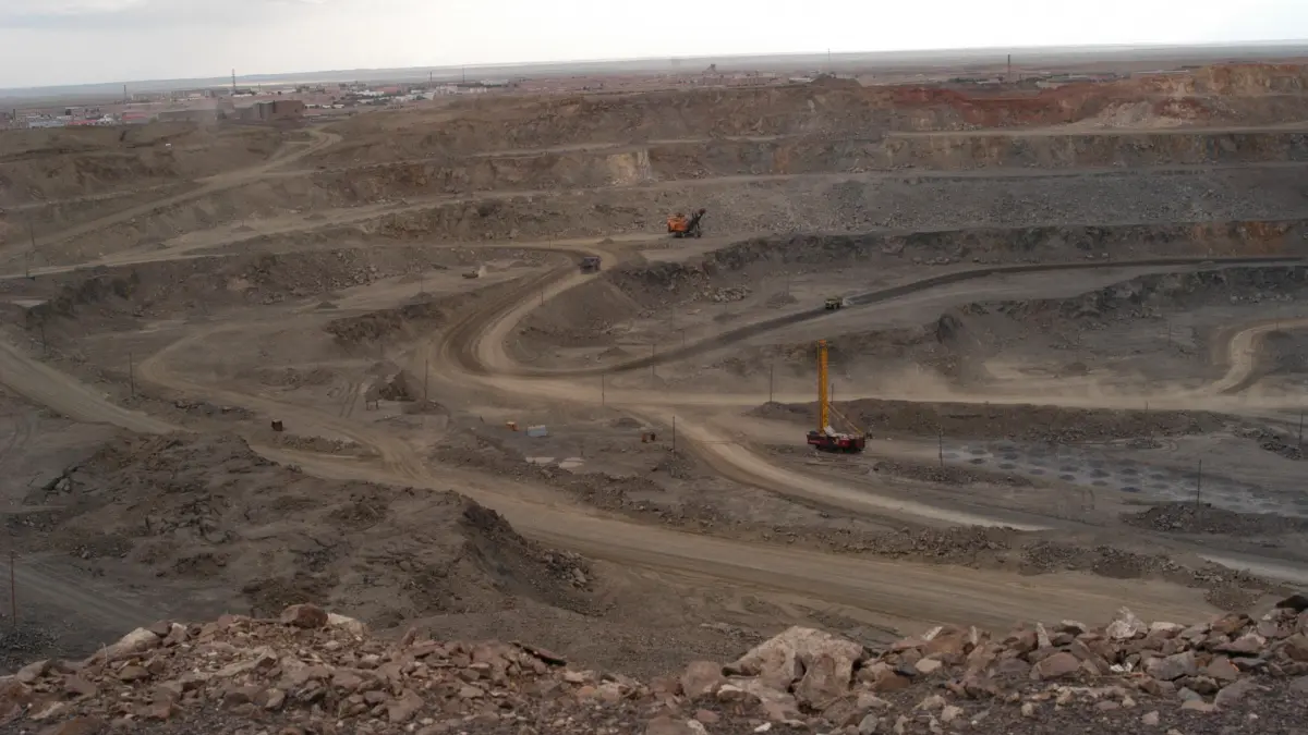 un zacamant urias de zircon a fost descoperit in china autoritatile anunta si cresteri bruste ale rezervelor de aur