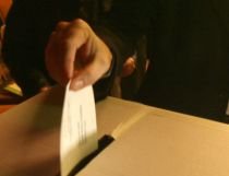 Vot pentru candidat, vot pentru baron: Preşedinţii filialelor PSD, PDL şi PNL, sub sabia scorului electoral