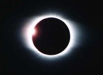 Eclipsă totală a soarelui şi a minţii. Superstiţiile şi fenomenele astrale