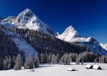 Tragedie în Alpii francezi. Un alpinist român a murit şi un altul este grav rănit