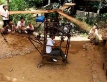 Un fermier chinez şi-a construit propriul elicopter (FOTO)