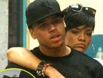 Chris Brown, condamnat la 6 luni de muncă în folosul comunităţii pentru că a agresat-o pe Rihanna
