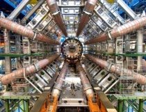 Acceleratorul de particule LHC, defectat de o bucată de pâine