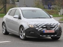 Viitorul Opel Astra GSI, surprins în fotografii spion (FOTO)