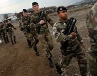 25 de jandarmi români din Kosovo, amendaţi la graniţa cu Macedonia pentru contrabandă (VIDEO)