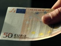 Cinci persoane care au vrut să schimbe 35.000 de euro falşi, reţinute de DIICOT (VIDEO)