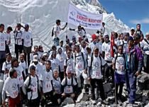 Peste 100 de atleţi au participat la maratonul de pe Everest, care figurează în Cartea Recordurilor