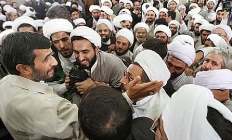 Iran: Preoţii vor combate în şcoli ?aroganţa? Occidentului şi influenţa opoziţiei
