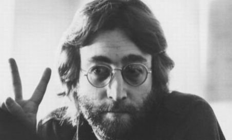 Un bilet scris de John Lennon, în ziua morţii sale, scos la licitaţie pentru 154.000 de dolari