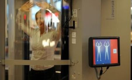 Germania va testa scanerele de control corporal total pe aeroportul din Hamburg