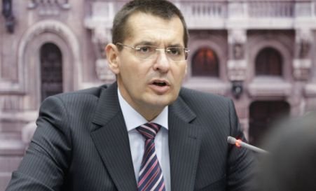 Cererea de demitere a şefului Poliţiei Române, Petre Tobă, pe masa premierului Emil Boc