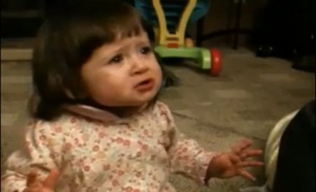 Reacţie amuzantă: Un copil încearcă pentru prima oară sucul de grapefruit - VIDEO