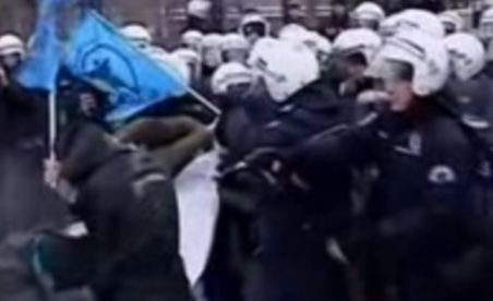 Proteste violente ale studenţilor din Turcia. Tinerii s-au bătut cu poliţiştii 