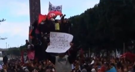 Tunisia. Mii de oameni au ieşit în stradă pentru a cere demisia premierului