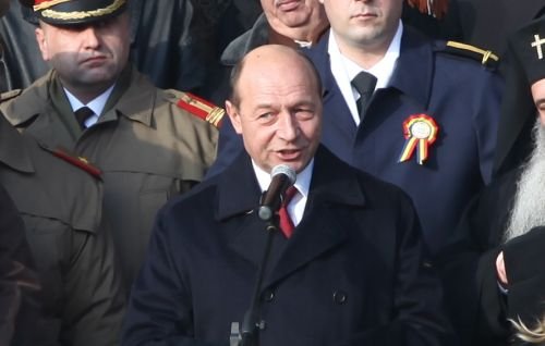 Băsescu şi-a ţinut discursul la Iaşi printre huiduieli şi fluierături