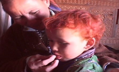  Familii întregi din Afganistan, dependente de droguri: Copiii sunt hrăniţi cu opium pur