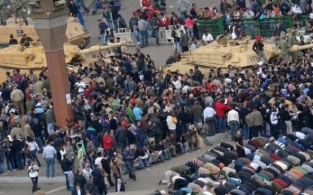 Revoltele din Egipt: Opoziţia vrea să organizeze un marş de un milion de oameni. Traficul feroviar, oprit