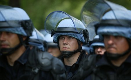 Jandarmeria vrea echipamente pentru reprimarea revoltelor în valoare de 10 milioane de euro 