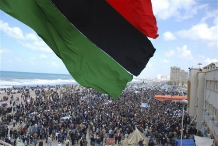 Libia: Opozanţii  preiau controlul in cele mai importante oraşe după Tripoli