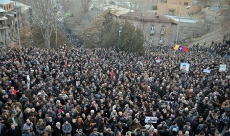Armenia. 10.000 de protestatari în stradă cer demisia Guvernului şi noi alegeri