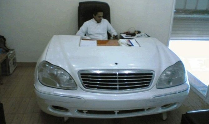 Un cocalar şi-a transformat Mercedes-ul de 100.000 de euro în birou