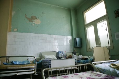 Mucegai şi igrasie în Spitalul de Urgenţă din Bârlad. Pacienţii au fost mutaţi 