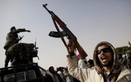 Rebelii libieni înaintează spre capitala Tripoli. Bilanţul luptelor a ajuns la 70 de morţi şi cel puţin 300 de răniţi