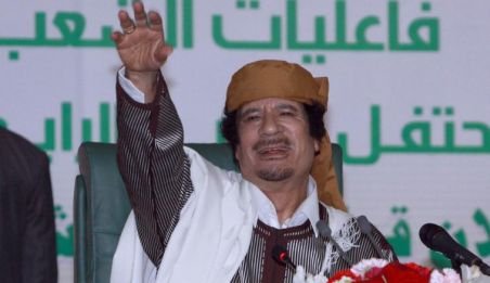 Gaddafi: Bin Laden va veni până la uşile voastre dacă mă răsturnaţi de la putere. Europa va fi invadată