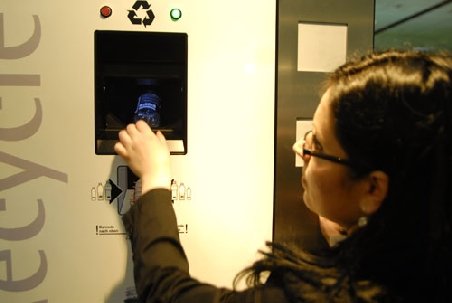 Automat de preluare a PET-urilor, lansat în premieră la Piteşti