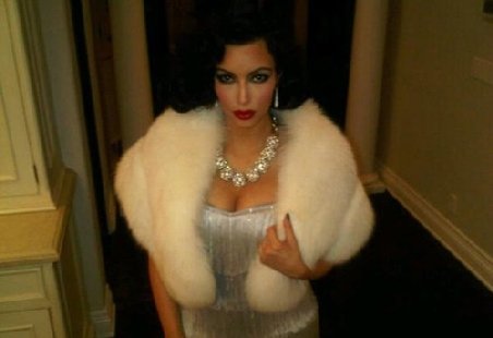 Kim Kardashian,  în ţinută a anilor '20, la petrecerea Evei Longoria