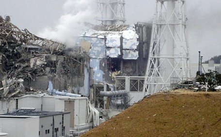 Incendiile la centrala Fukushima continuă. Personal evacuat şi radioactivitate în creştere
