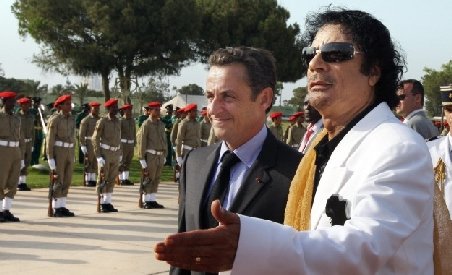 Fiul lui Gaddafi: &quot;Clovnul&quot; de Sarkozy să returneze banii primiţi de la Libia pentru campania electorală
