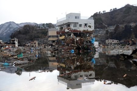  Japonia, la câteva ore distanţă de o catastrofă nucleară. Radiaţiile împiedică folosirea tunurilor de apă