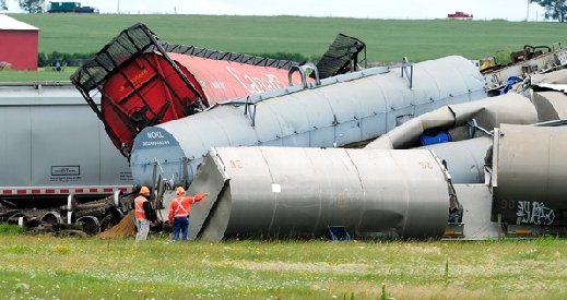 Case evacuate după deraierea unui tren cu produse chimice, în Canada