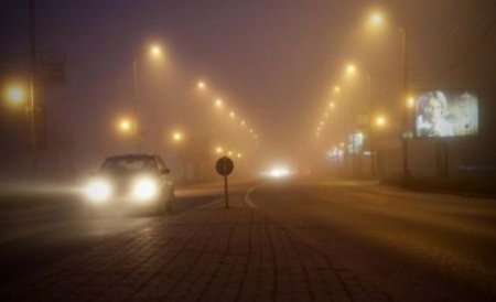 Ceaţa îngreunează traficul pe mai multe drumuri din ţară