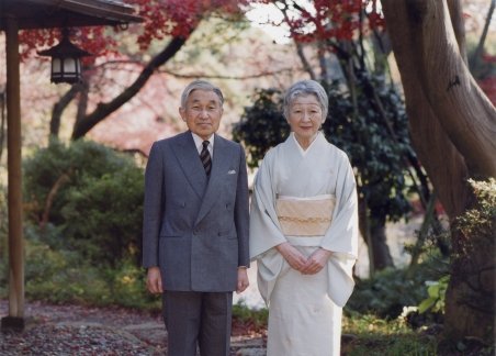 Împăratul Japoniei s-a întâlnit cu sinistraţii. Perimetrul de evacuare de la Fukushima, mărit