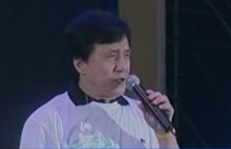 Jackie Chan a cântat în beneficiul sinistraţilor din Japonia