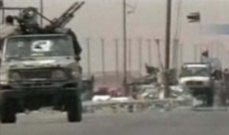 NATO a bombardat din nou Tripoli. Rebelii libieni câştigă teren