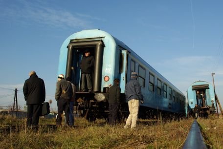 Pentru un pumn de bani, hoţii de fier vechi lasă România fără cale ferată