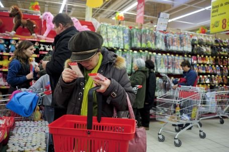 Criza şi scumpirile din România au schimbat comportamentul consumatorilor