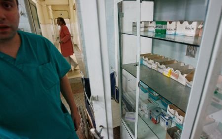 Preşedintele CNAS: Medicii prescriu medicamente scumpe în schimbul unor vacanţe exotice