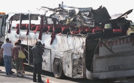 Opt morţi şi 20 de răniţi, după ce un autocar s-a răsturnat pe o şosea din Bulgaria