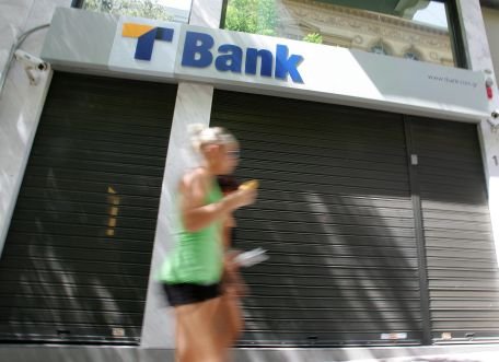 Criza din Grecia se reflectă în băncile cu capital grecesc din România